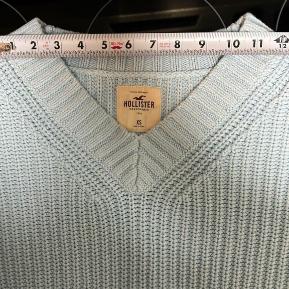 Hollister Women's V-Neck Sweater in Light Blue XS - Picture 4 of 6